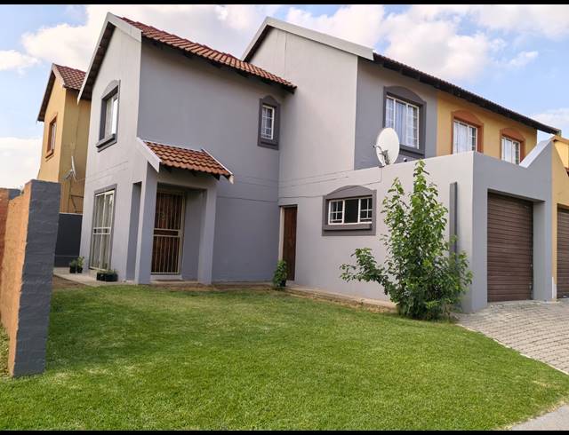 2 BEDROOM TOWNHOUSE FOR SALE IN BERGSIG